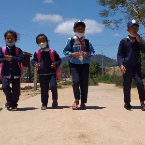beurer foundation tiếp bước đến trường cho trẻ em vùng cao có hoàn cảnh khó khăn